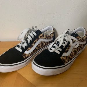9.5 Cheetah print classic Vans